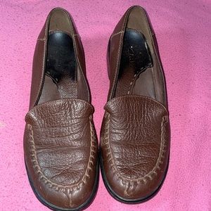 Ladies Brown leather Clark shoes the soles need to be replaced free w/ any order